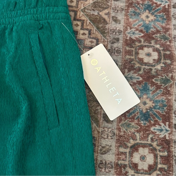 NWT Athleta Green Echo Shorts Size 16 Plus Size Athletic Shorts Workout - Picture 7 of 12